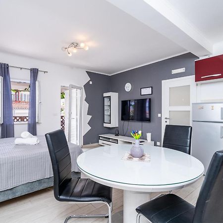 Feather Studio Apartment - Free Private Parking - Self Check-In Дубровник Экстерьер фото