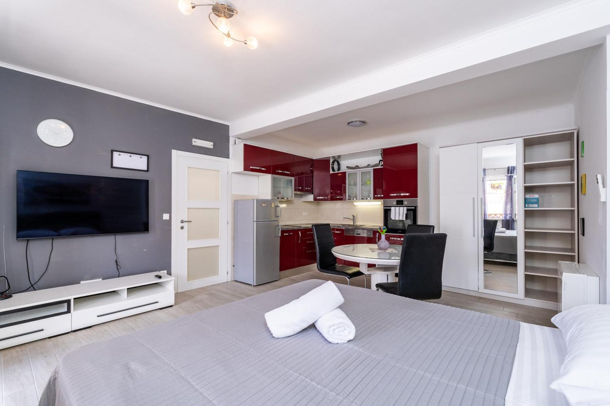 Feather Studio Apartment - Free Private Parking - Self Check-In Дубровник Экстерьер фото